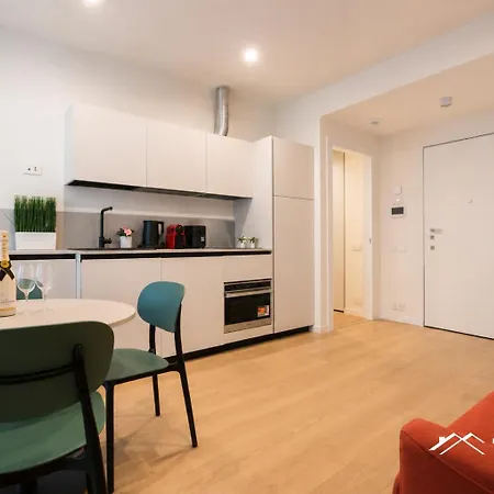 Waterfront Lux •1br • A/c • Gym• Parking • By Tilo Apartman