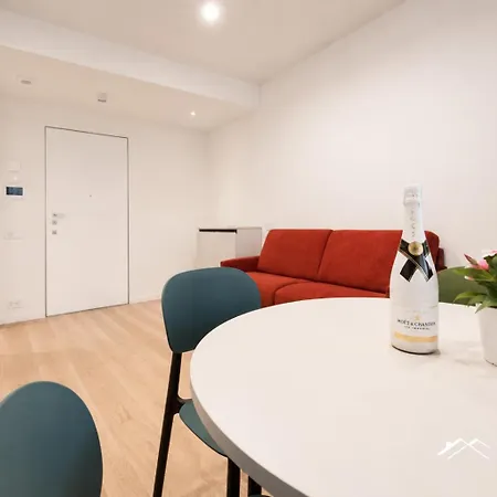 Waterfront Lux •1br • A/c • Gym• Parking • By Tilo Apartman